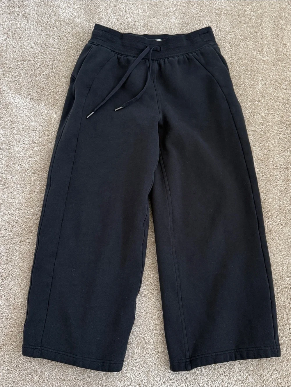 Lululemon Scuba Mid-Rise Wide-Leg Pant Short size small